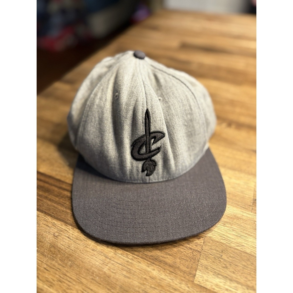 Mitchell & Ness Gray Cleveland Cavaliers Snapback Hat - Kyrie Irving #2 OSFA NBA